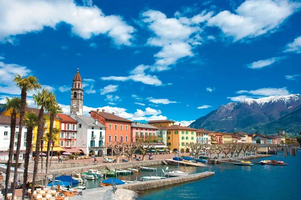 Ascona Travel Guide – Colorful lakeside promenade in historic Old Town