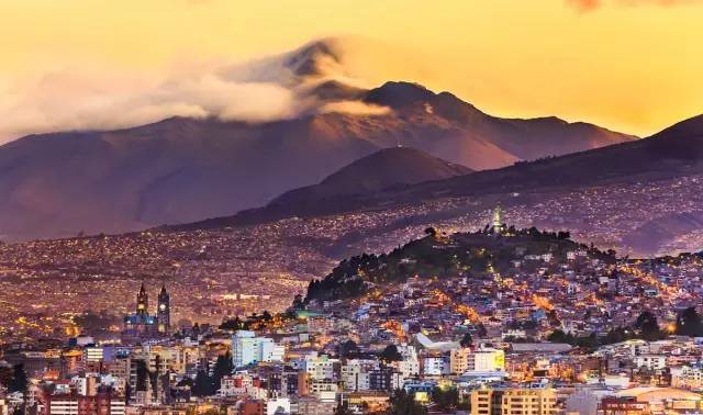 Quito 5 Day Itinerary – Andes view from TelefériQo cable car