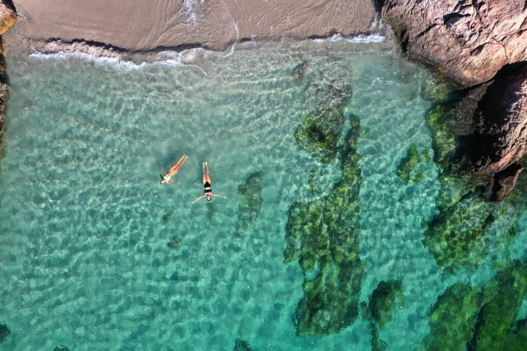 Dramatic cliffs, turquoise waters, and colonies of Magellanic penguins make Bahía Bustamante Argentina 5 Day Itinerary an unforgettable coastal experience.