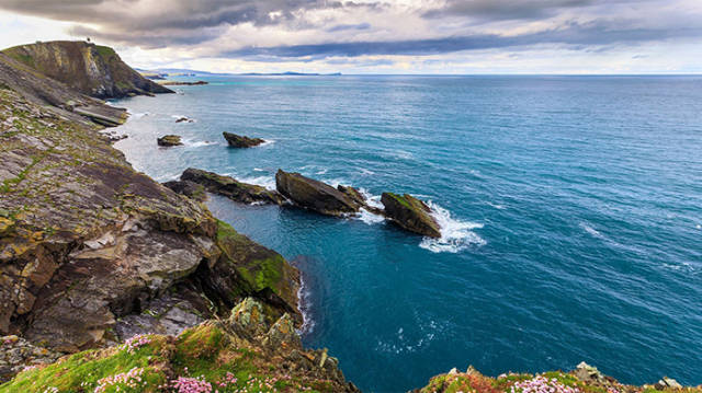 Slate Islands 5 Day Itinerary showcasing rugged Scottish coastlines, slate-roofed villages, and wildlife boat tours