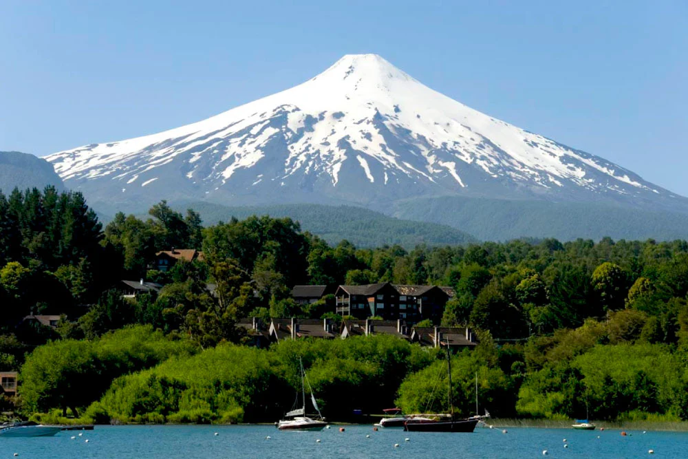 A scenic photograph of Villarrica’s green hills, colonial streets, and distant mountains — ideal for a Villarrica Paraguay travel guide.
