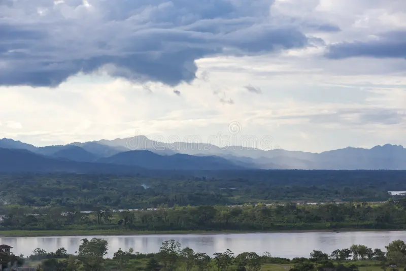 Rurrenabaque Bolivia travel guide – morning canoe ride on Beni River into Madidi rainforest