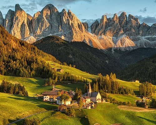 The stunning vineyards and alpine peaks of Trentino set the perfect tone for your Trentino Italy 5 Day Itinerary, blending nature, culture, and Italian charm.