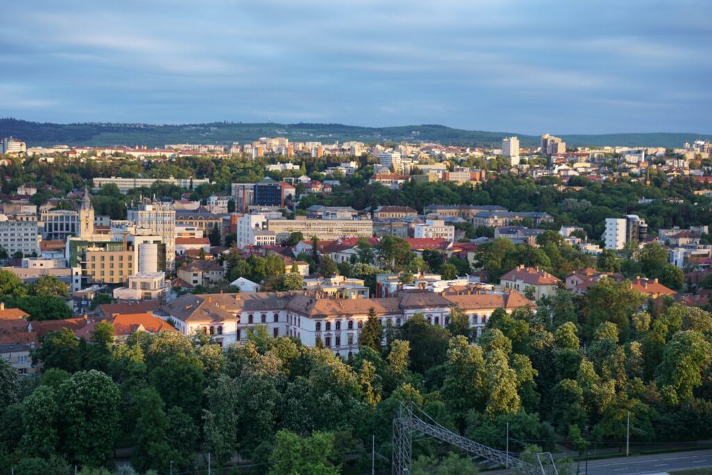 Cluj-Napoca Romania travel guide – sunset view of Union Square with St. Michael’s Church and Matthias Corvinus Statue in the city center