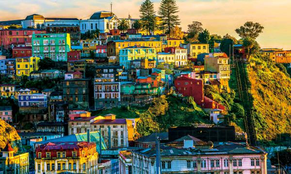 Valparaíso 5 Day Itinerary – Exploring charming hillside towns with street art and artisan markets