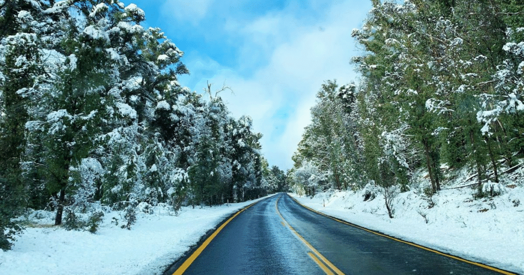 Snowy Mountains scenic road covered in snow – Best Australian road trips for winter