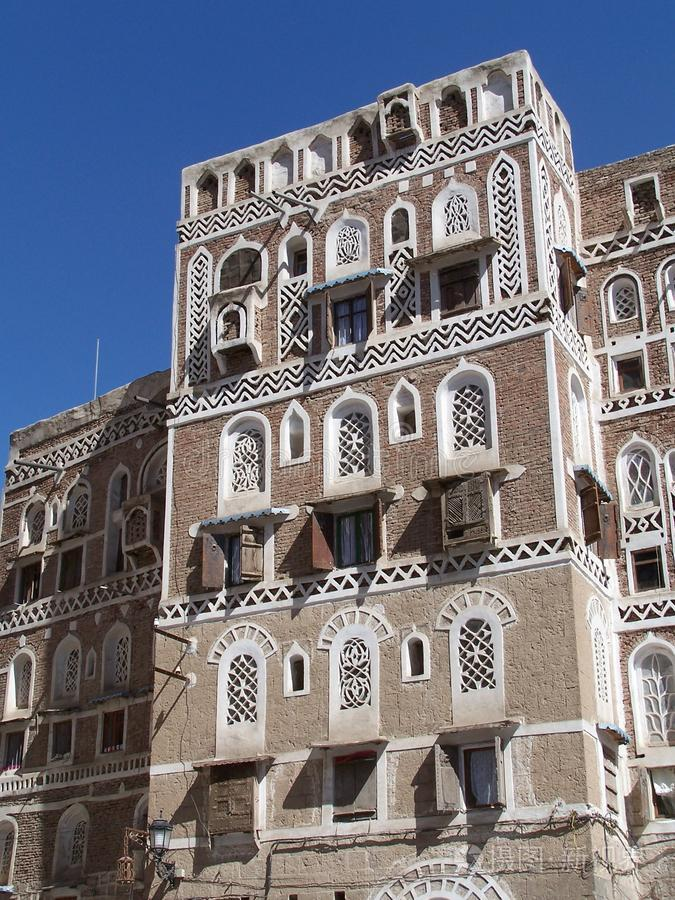 Old Sana’a buildings at sunset – exciting 7-day adventure itinerary in Yemen