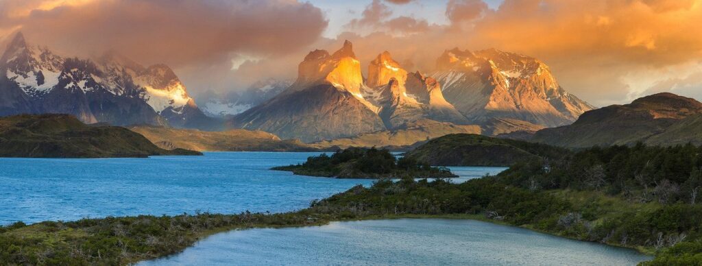 Patagonia Argentina travel guide – panoramic view of glaciers and rugged mountains in southern Patagonia