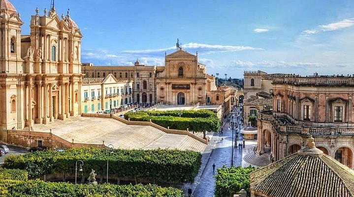 Noto Italy travel guide view of baroque architecture and sunlit piazzas in the historic center
